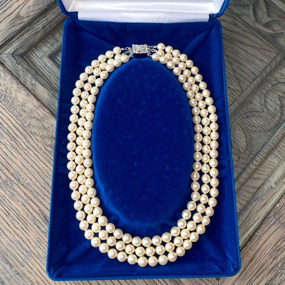 Jackie Kennedy Camrose Kross Replica 